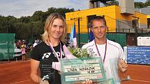 Mistrovství ČR v tenise dospělých (18. až 22. srpna 2021). Vítězové dvouher. Zleva Linda Nosková a Jaroslav Pospíšil.