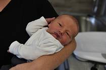 Třetí dítě porodila v závěru minulého týdne Linda Grašarová z Ostravy. Šlo o tisící dítě narozené v letošním roce ve Vítkovické nemocnici. Maminka i syn Alexander se v pondělí 20. září 2020 odpoledne vydali na cestu domů.