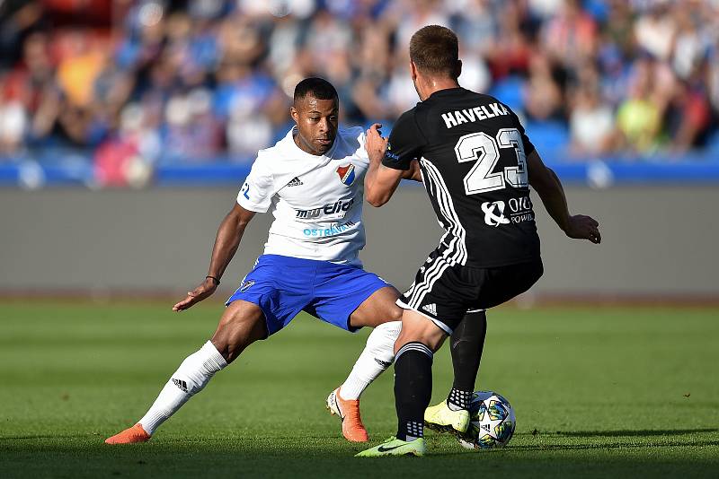 Utkání 9. kola první fotbalové ligy FORTUNA:LIGA, FC Baník Ostrava - SK Dynamo České Budějovice, 15. září 2019 v Ostravě. Na snímku (zleva) Dyjan Carlos De Azevedo a Filip Havelka.