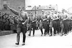 Ostravští Němci pochodovali v uniformách polního četnictva do různých částí města a zastrašovali tak české obyvatelstvo.