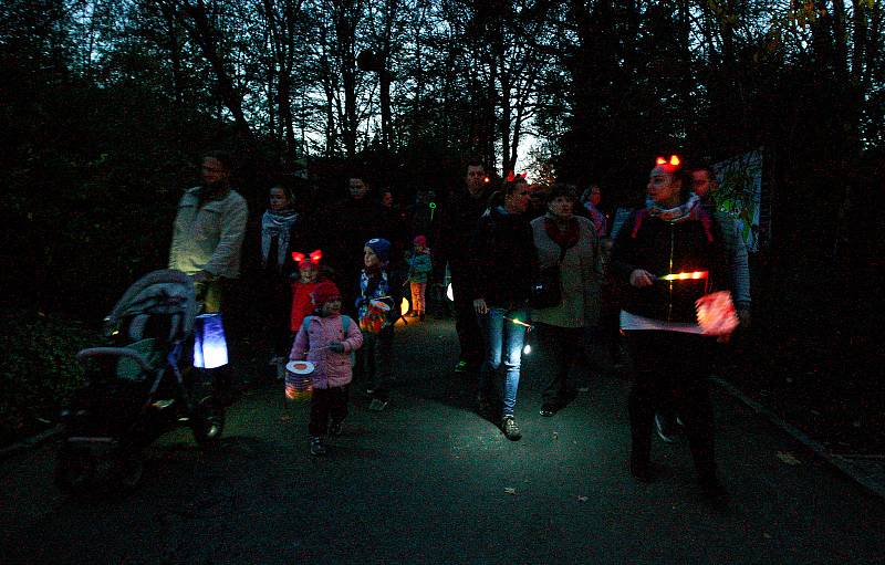 Halloweenský lampionový průvod v ZOO v Ostravě.