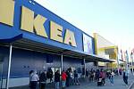 Rozvolňování 10. května 2021 v Ostravě. V pondělí otevřely také obchody v Avion Shopping Parku Ostrava a IKEA.