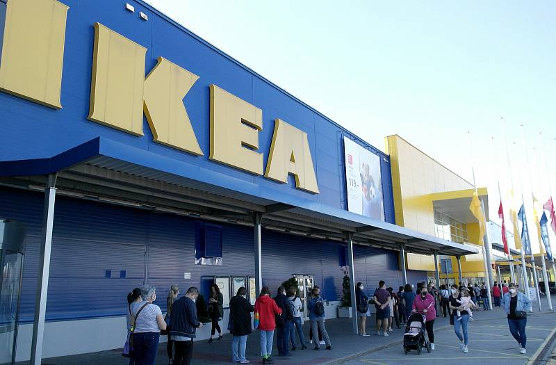 Rozvolňování 10. května 2021 v Ostravě. V pondělí otevřely také obchody v Avion Shopping Parku Ostrava a IKEA.