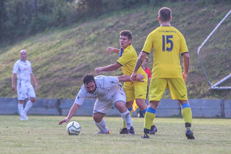 Klimkovice - Slavoj Rychvald (v bílém).