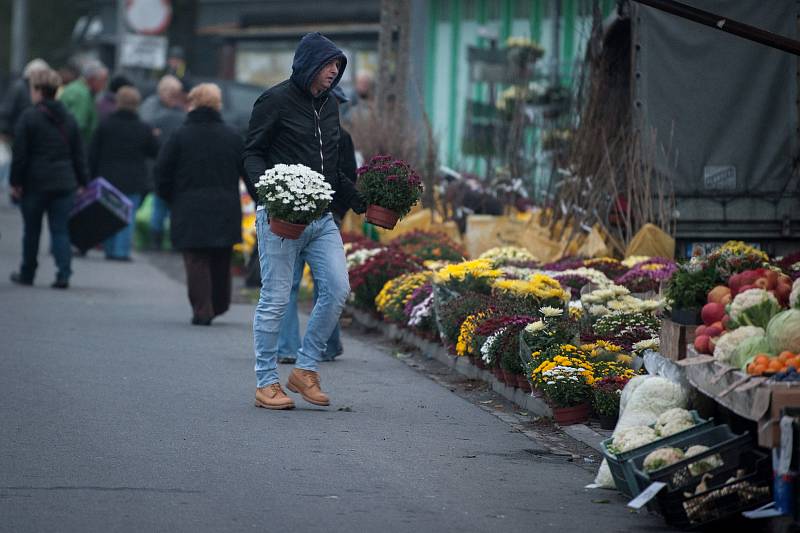 Trhy v polském Zabełkówe.