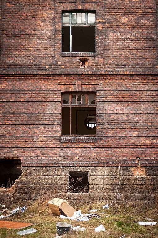 Ostravské ghetto Přednádraží. Snímek ze začátku roku 2014. Opuštěné domy v lukrativní ostravské čtvrti i nadále chátrají. 