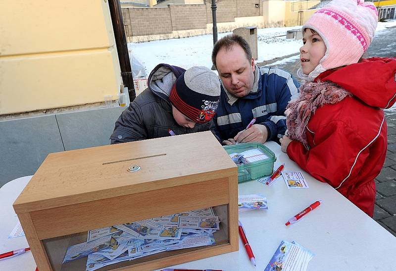 Děti na Slezské vypouštěly balonky