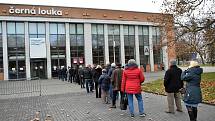 Očkovací centrum na  ostravské Černé louce. Lidé většinou přicházeli pro posilující dávku.