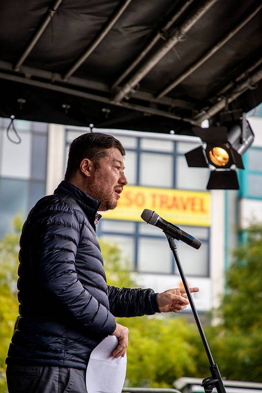 Demonstrace proti vládě na Masarykově náměstí, 28.září 2022, Ostrava. Předseda SPD Tomio Okamura.