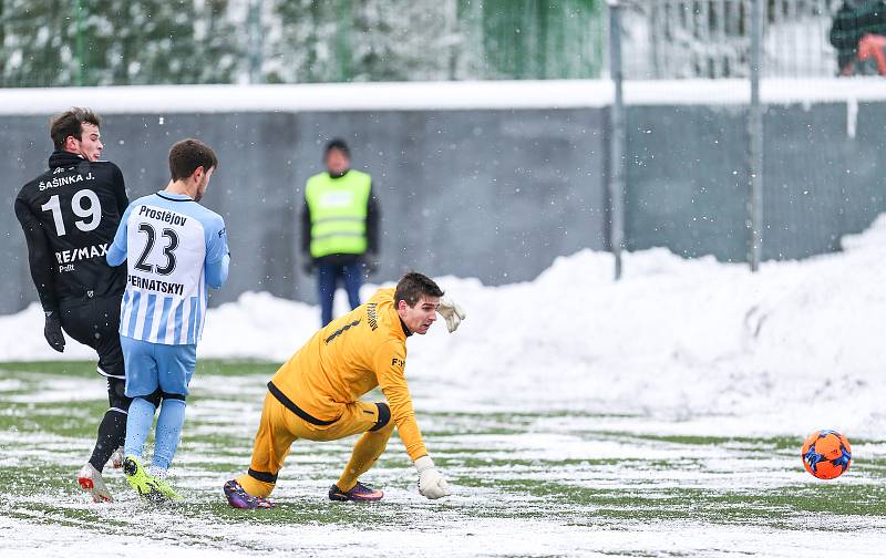 První přípravný zápas Tipsport ligy: Baník Ostrava - 1.SK Prostějov, 8. ledna 2019 v Orlové. Na snímku (zleva) Jakub Šašinka z Baníku Ostrava, Oleksandr Pernatskyi z Prostějova a brankář Filip Jícha z Prostějova.