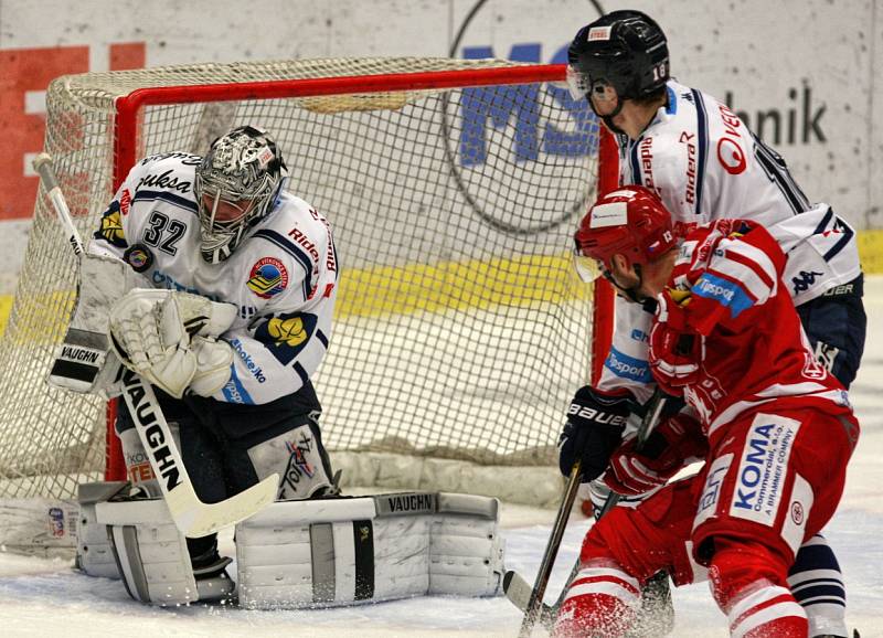 44. kolo hokejové extraligy: HC Vítkovice Steel – HC Oceláři Třinec 2:1 v prodl.