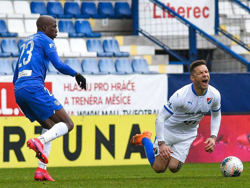 Fotbalisté Baníku Ostrava (v bílém) uhráli v sobotním utkání 25. kola FORTUNA:LIGY cennou bezbrankovou remízu v Liberci.