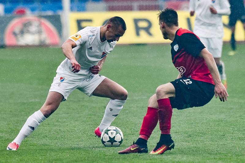 Utkání 24. kola druhé fotbalové ligy (Fortuna národní liga): Baník Ostrava vs. FC MAS Taborsko, 23. dubna v Ostravě. (L) Denis Granečný a Lukáš Kalvach.