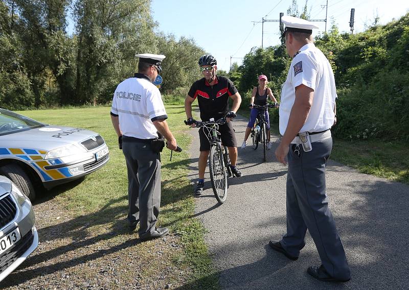 Kontrola alkoholu u cyklistů. Ilustrační snímek.