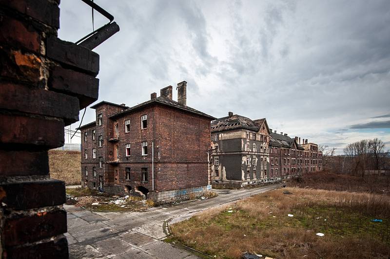 Ostravské ghetto Přednádraží. Snímek ze začátku roku 2014. Opuštěné domy v lukrativní ostravské čtvrti i nadále chátrají. 