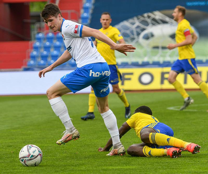 Fotbalisté Baníku Ostrava bojovali 15. května 2021 v utkání 32. ligového kola se Zlínem. Domácí David Buchta.