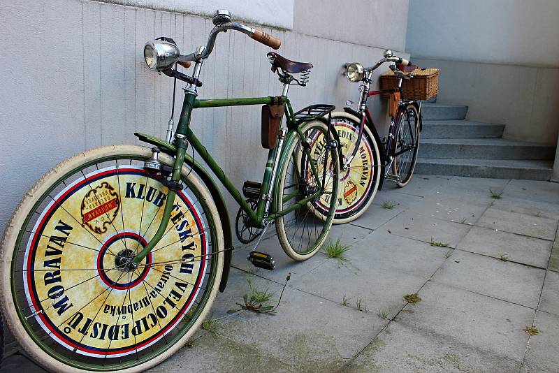 Klub českých velocipedistů Moravan z Ostravy - Hrabůvky se v sobotu vydal na šedesátikilometrovou vyjížďku po Brušpersku.