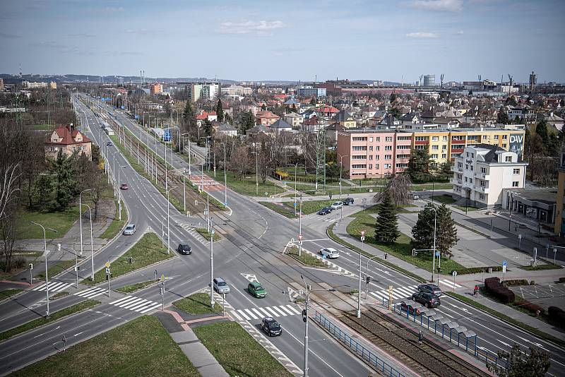 Křižovatka ulic Horní a Plzeňská, v blízkosti ÚMOb Ostrava-Jih, duben 2021.