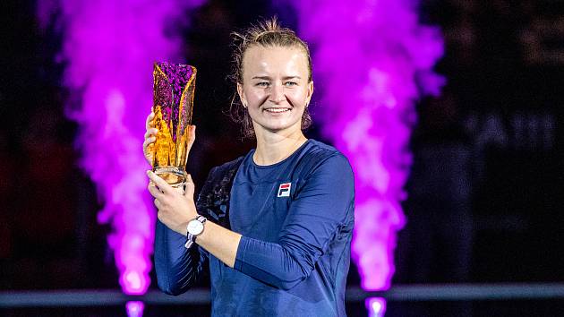 Tenisový turnaj žen WTA Agel Open 2022, 9. října 2022, Ostrava. Iga Swiatek z Polska - Barbora Krejčíková (ČR). Barbora Krejčíková (ČR).