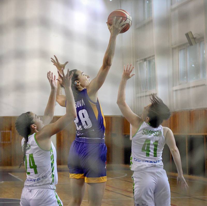 Basketbalový turnaj žen Memoriál Jiřího Jurdy: SBŠ Ostrava - Young Angels Košice, 8. září 2019 v Ostravě.