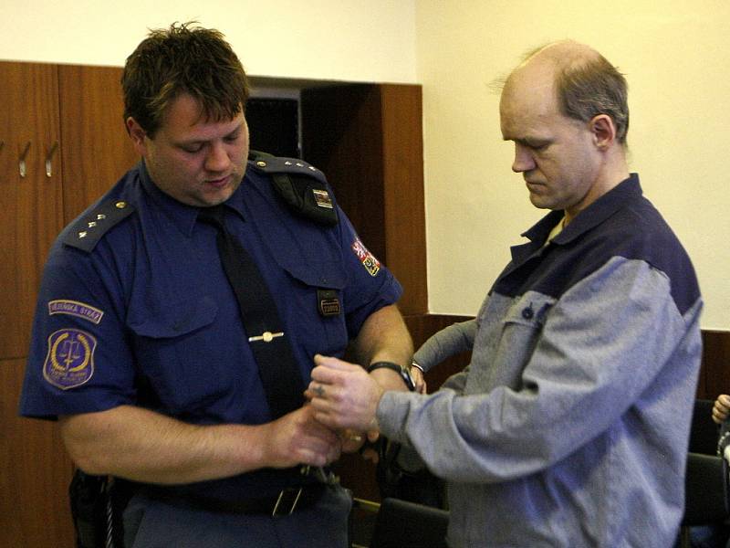 Romanu Orávikovi, který zabil svého spolubydlícího, hrozí až šestnáct let vězení. 