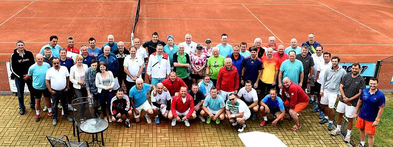 21. ROČNÍK MANAGER CUPU se vůbec poprvé odehrál v areálu Tenis Centra Opava, kde se všem úspěšným manažerům, podnikatelům, bývalým sportovcům nebo politikům moc líbilo. „Prostředí i celková atmosféra turnaje byla zase skvělá,“ uvedl hlavní organizátor tur