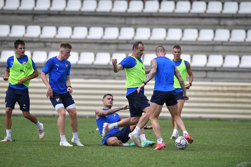 Obránce Baníku Ostrava David Lischka na prvním tréninku.