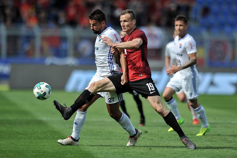 Utkání 26. kola první fotbalové ligy: Baník Ostrava - Sparta Praha, 28. dubna 2018 v Ostravě. Milan Baroš a Štetina Lukáš.