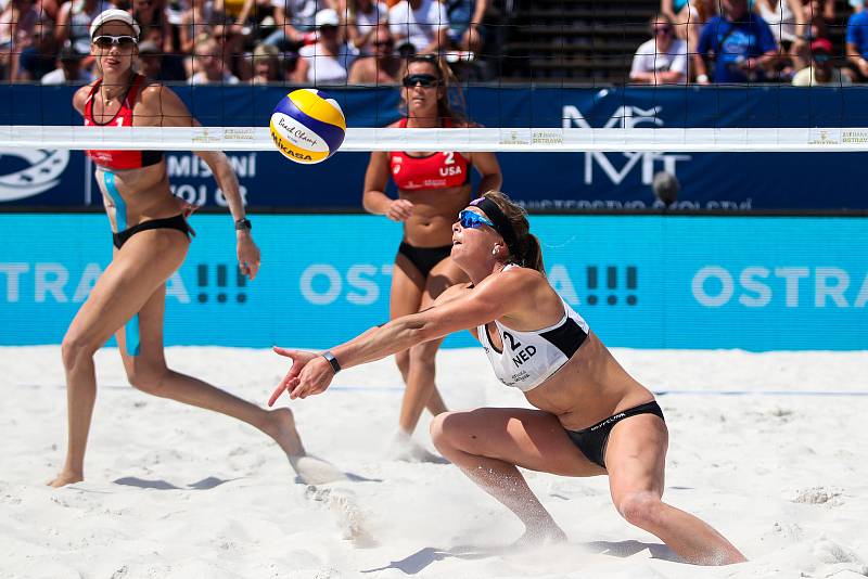 Ženy: Zápas o 3. místo USA - Nizozemsko. FIVB Světové série v plážovém volejbalu J&T Banka Ostrava Beach Open, 2. června 2019 v Ostravě. Na snímku Madelein Meppelink (NED).