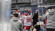 Čtvrtfinále play off hokejové extraligy - 4. zápas: HC Vítkovice Ridera - HC Oceláři Třinec, 24. března 2022 v Ostravě. Radost Třince po konci zápasu.