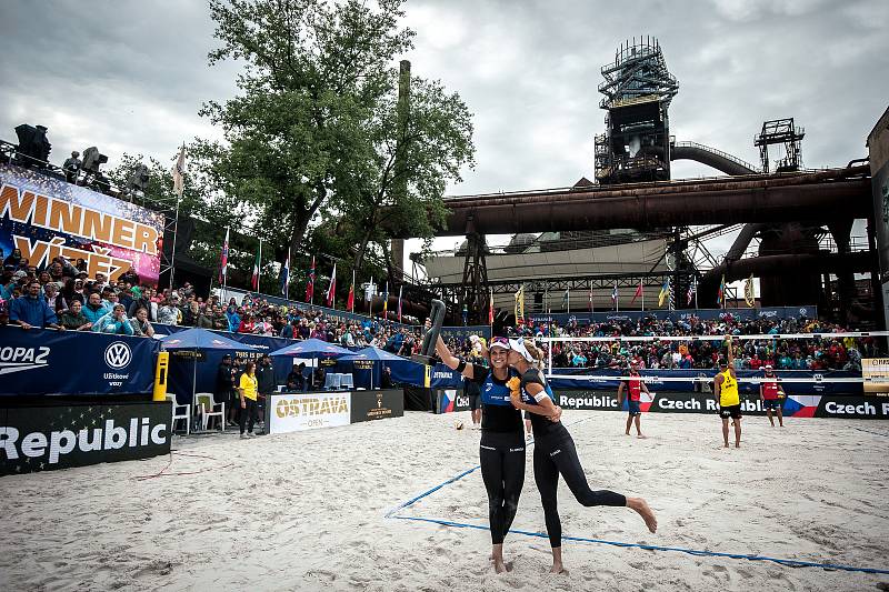 Turnaj Světového okruhu v plážovém volejbalu - semifinále, 24. června 2018 v Ostravě. Na snímku Markéta Sluková a Barbora Hermannová.