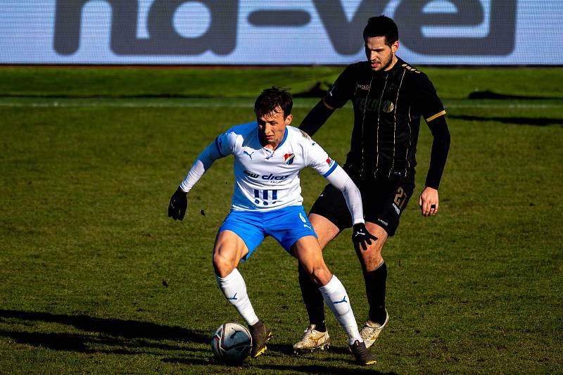 19. kolo utkání Fortuna ligy mezi FC Baník Ostrava a FK Jablonec. Zleva Daniel Tetour, Vojtěch Kubista. 14. února 2021 v Ostravě - Vítkovicích.