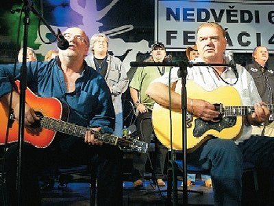 Bratři Jan a František Nedvědové vyrazili po deseti letech na společné turné. K vidění budou také v Ostravě. Jedná se o jediné vystoupení v Moravskoslezském kraji.