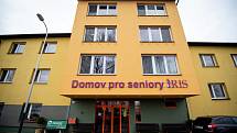 V domově pro seniory Iris v Ostravě se objevil koronavirus (COVID-19) u tamní zaměstnankyně, 31. března 2020.