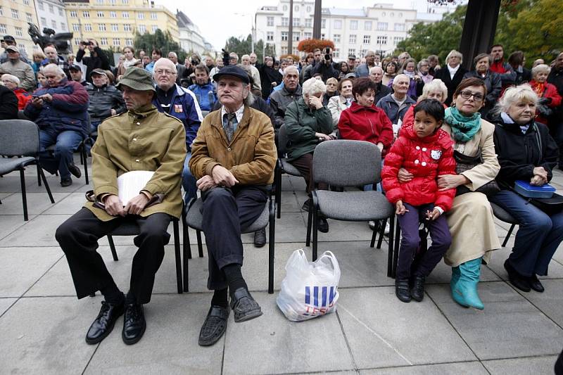 Setkání prezidenta Miloše Zemana s občany na Prokešově náměstí v centru Ostravy. 