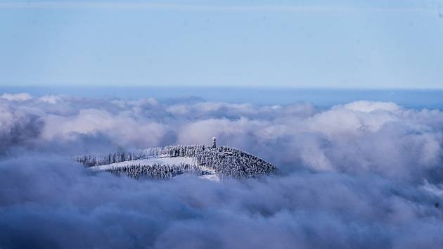 Inverze zachycená z Beskyd fotografem Jiřím Baranem.