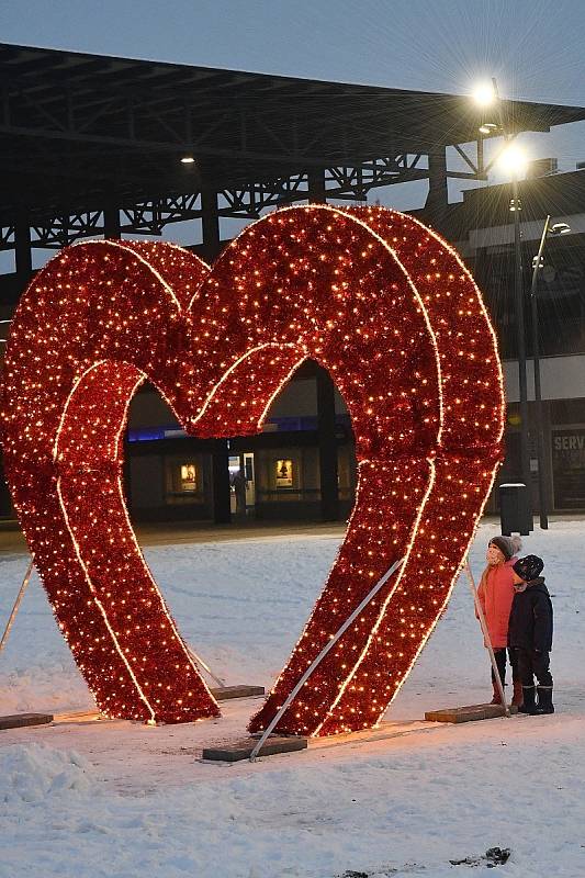 Valentýnské srdce na náměstí Ostrava-Jih, únor 2021.