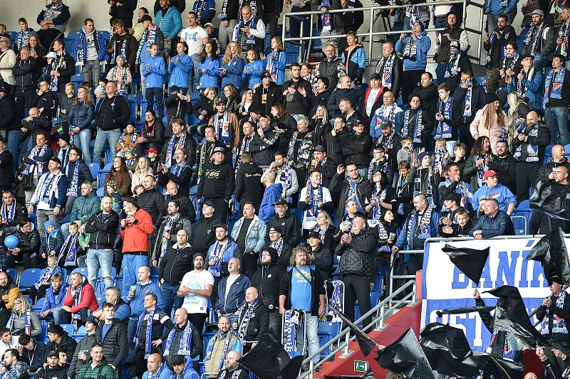 Fanoušci Baníku Ostrava při utkání 11. kola první fotbalové ligy proti Slovácku.