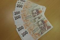 Dva muži z Opavska dali do oběhu nejméně dvaatřicet falešných dvousetkorun. Za falešné bankovky nakupovali pervitin u drogových dealerů.