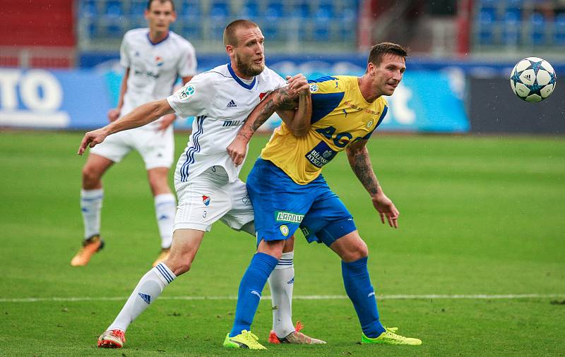 I. liga, 4. kolo, FC Baník - FK Teplice: 3 : 3, na snímku vlevo Martin Šindelář