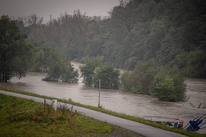 Rozvodněná Odra, říjen 2020. Ilustrační foto.