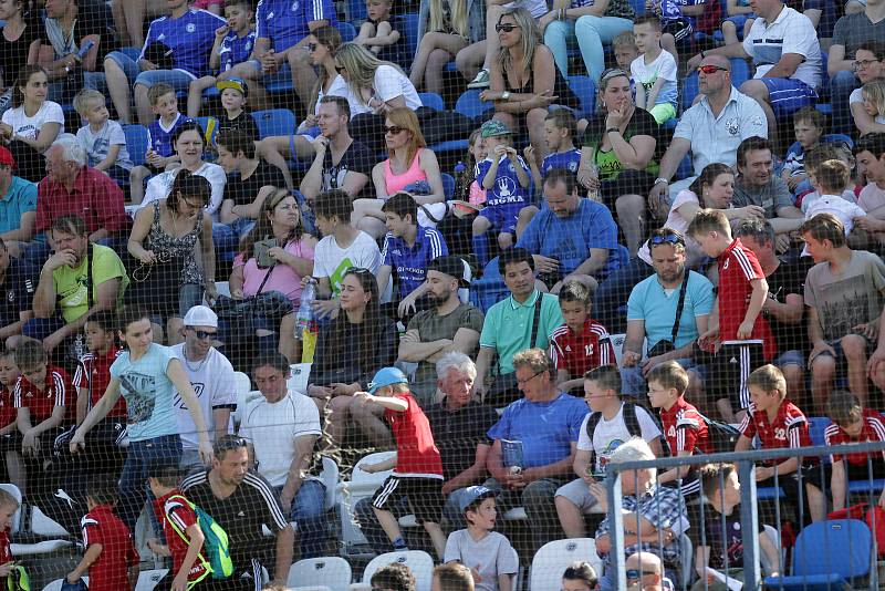 Derby Sigma vs. Baník táhne. Snímky z předchozího derby na Andrově stadionu a odjezd (příjezd) fanoušků Baníku do Olomouce.