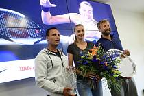 Tenistka Petra Kvitová přiznala, že tvoří pár se svým trenérem Jiřím Vaňkem (vpravo). Na snímku během tiskové konferenci po příletu z Melbourne 28. ledna 2019 v Praze.