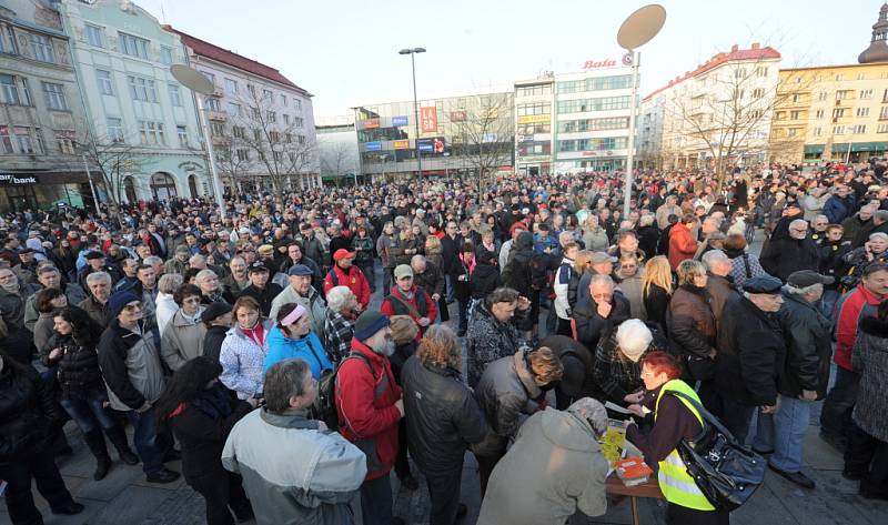 Svůj nesouhlasný názor se současnou politikou přišli vyjádřit i lidé v Ostravě.