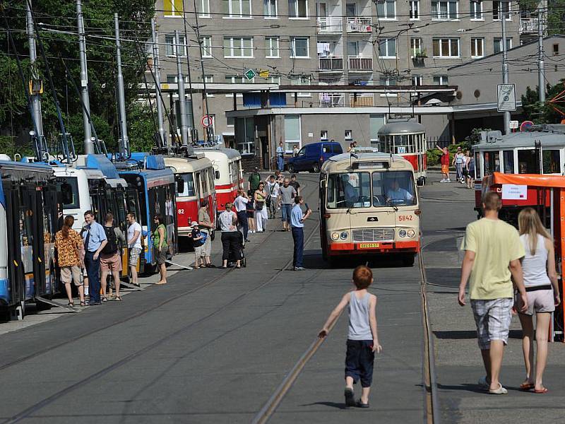 Sobotní Den otevřených dveří Dopravního podniku Ostrava v ústředních dílnách Martinov.