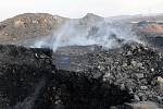 Hořící halda v Ostravě-Heřmanicích znepříjemňuje život stovkám zdejších obyvatel