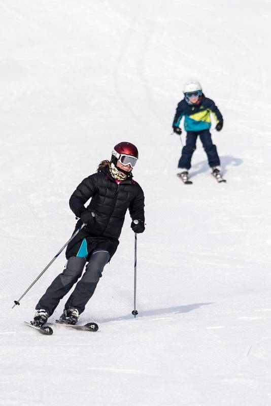 Lyžování ve ski areálu Bílá. Ilustrační foto.