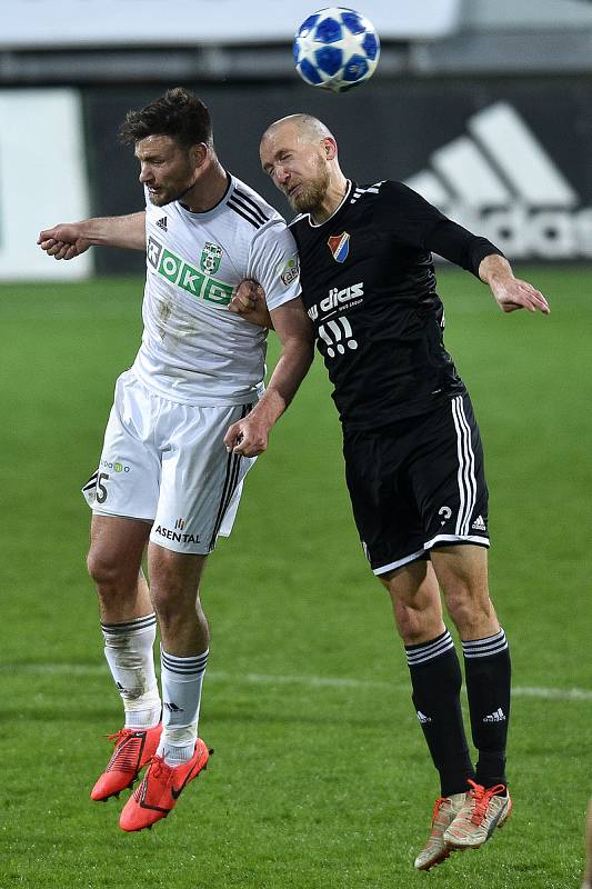 Utkání 26. kola první fotbalové ligy: MFK Karviná - Baník Ostrava, 29. března 2019 v Karviné. Na snímku (zleva) Tomáš Wágner a Martin Šindelář.