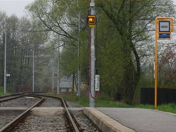 Na jednokolejné trati mezi Porubou a Kyjovice se objevují nová zabezpečovací zařízení.
