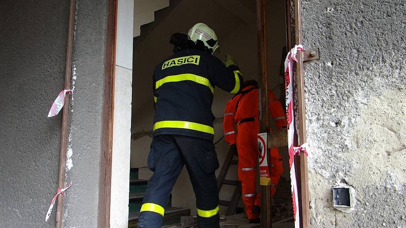 V Ostravě se v pondělí zřítila část opuštěného domu v Cihelní ulici.